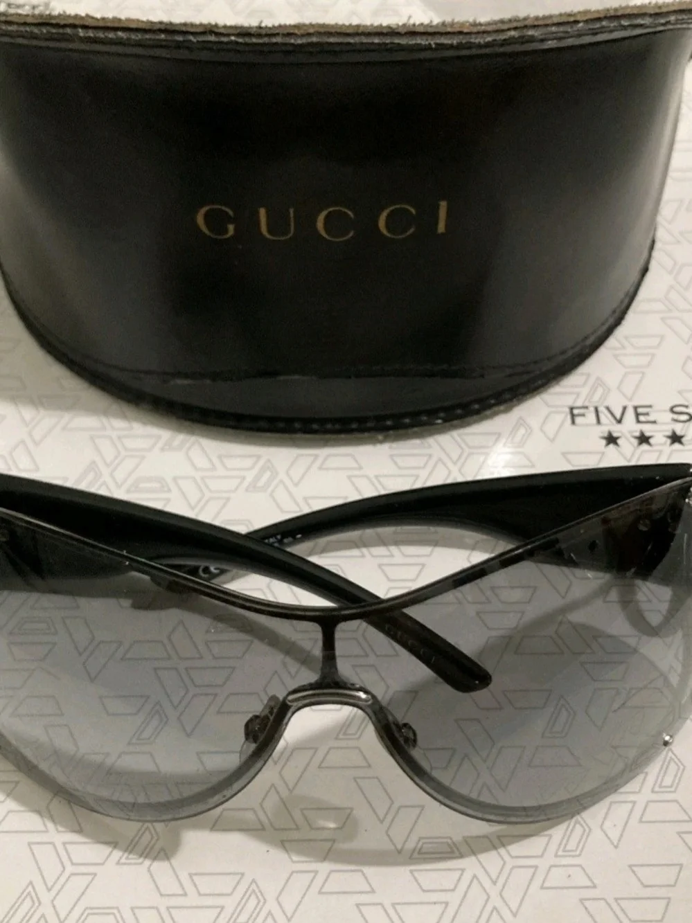 Gucci Black Frame Sunglasses with Gray Gradient Lenses and Logo Case - Picture 1 of 8